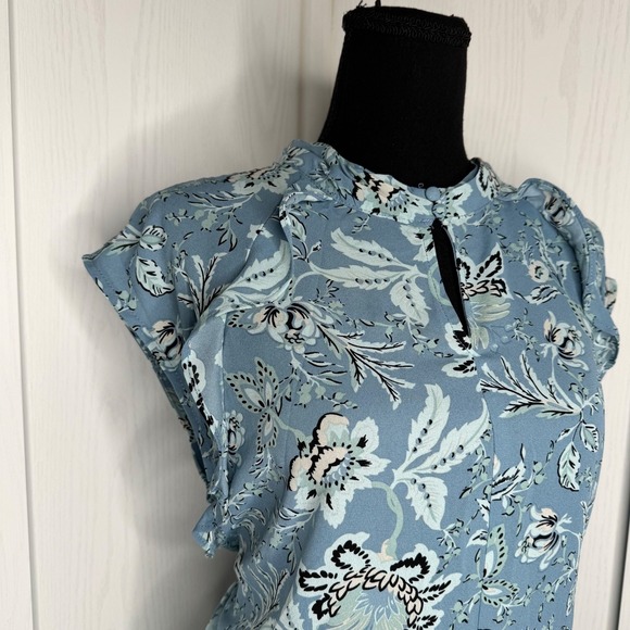 Carmen Marc Valvo Blue Floral Blouse | Size XL Sleeveless Lightweight Top Career - Picture 2 of 8